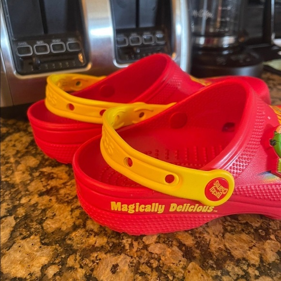 Magically Delicious Lucky Charms Crocs - Picture 6 of 11